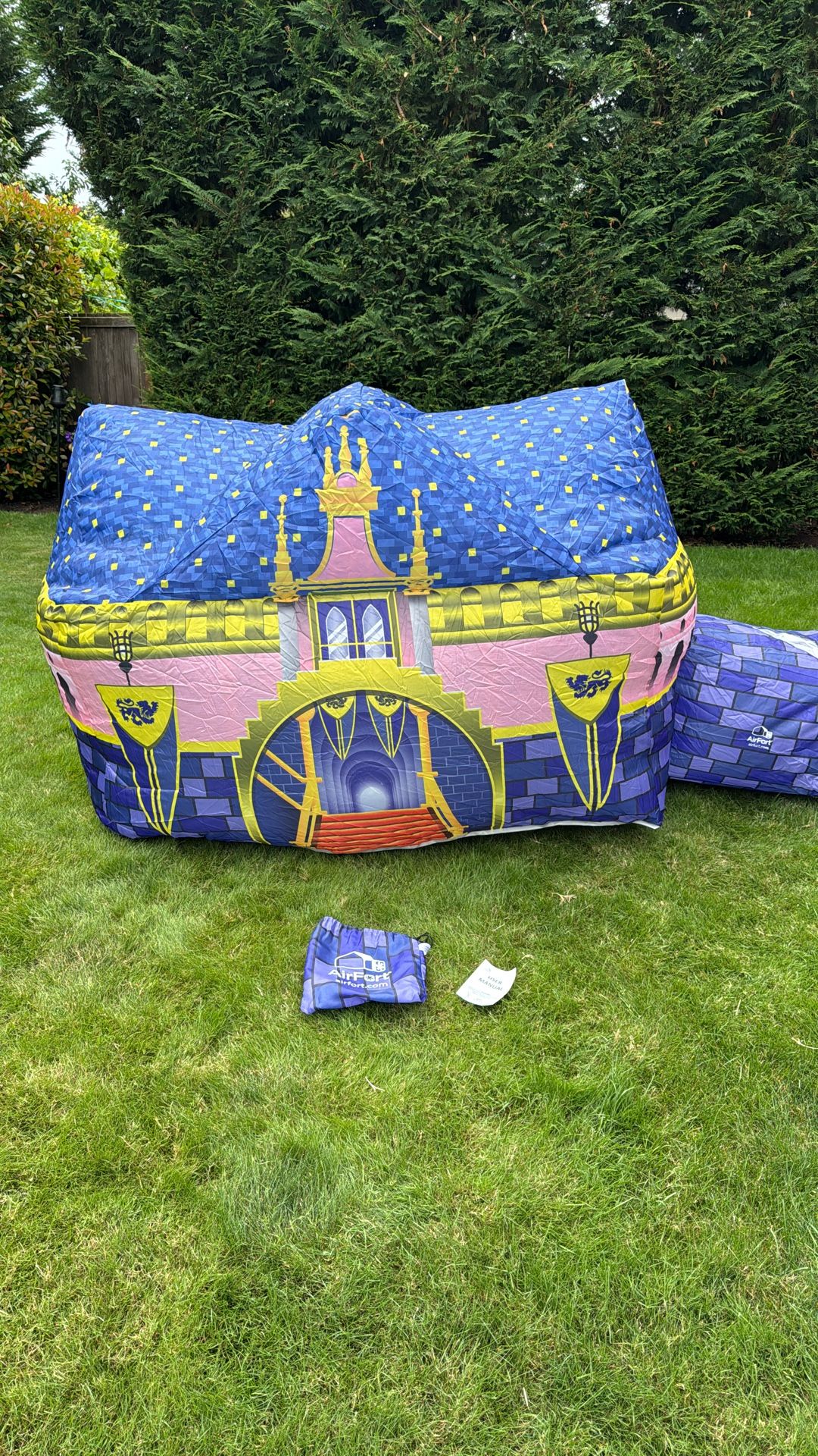 Kids Indoor/Outdoor Airfort Castle With Fan Included!!