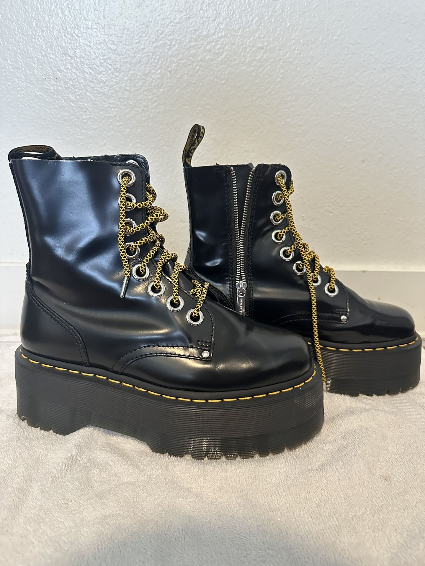 DR.  MARTENS  JADON MAX BOOT  PLATFORMS  Unisex 