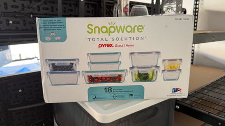 Snapware 18-piece Pyrex Glass Food Storage Set (Purple & Blue)