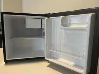 Insignia Mini Fridge With Freezer for Sale in Fairfield, CA - OfferUp