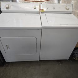 WHIRLPOOL TRADITIONAL TOP LOAD WASHER AND GAS DRYER 
