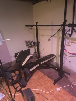 Adjustable weight bench setup