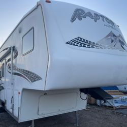 2005 Keystone Raptor Toy Hauler/ Fifth Wheel/ Travel Trailer/ TV