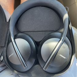 Bose Quiet Comfort Noise Cancelling Headphones 