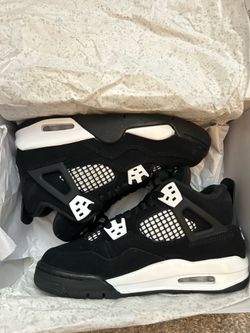 Air Jordan 4 (size 4y)