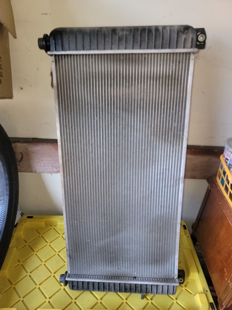 2005 Chevy Avalanche Radiator