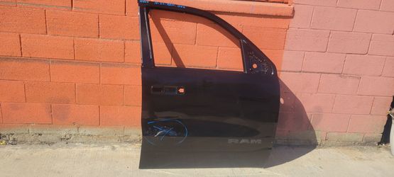 2022 dodge Ram R front door black door