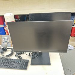 2 HP 24” Monitors With Connectable Cameras And Accessories 