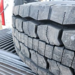 Semi Tire 295-75-22.5