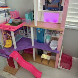 Barbie dream House 