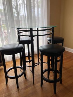 Glass top pub table and 4 swivel stools