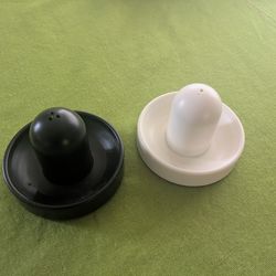 Novelty air hockey paddle salt and pepper shakers - RARE