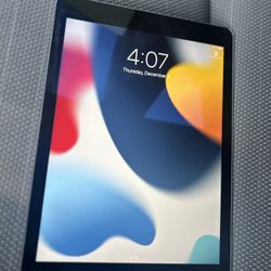 iPad Air – 32GB – Silver – Good Condition – $100