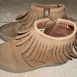 9C Moccasin Boots