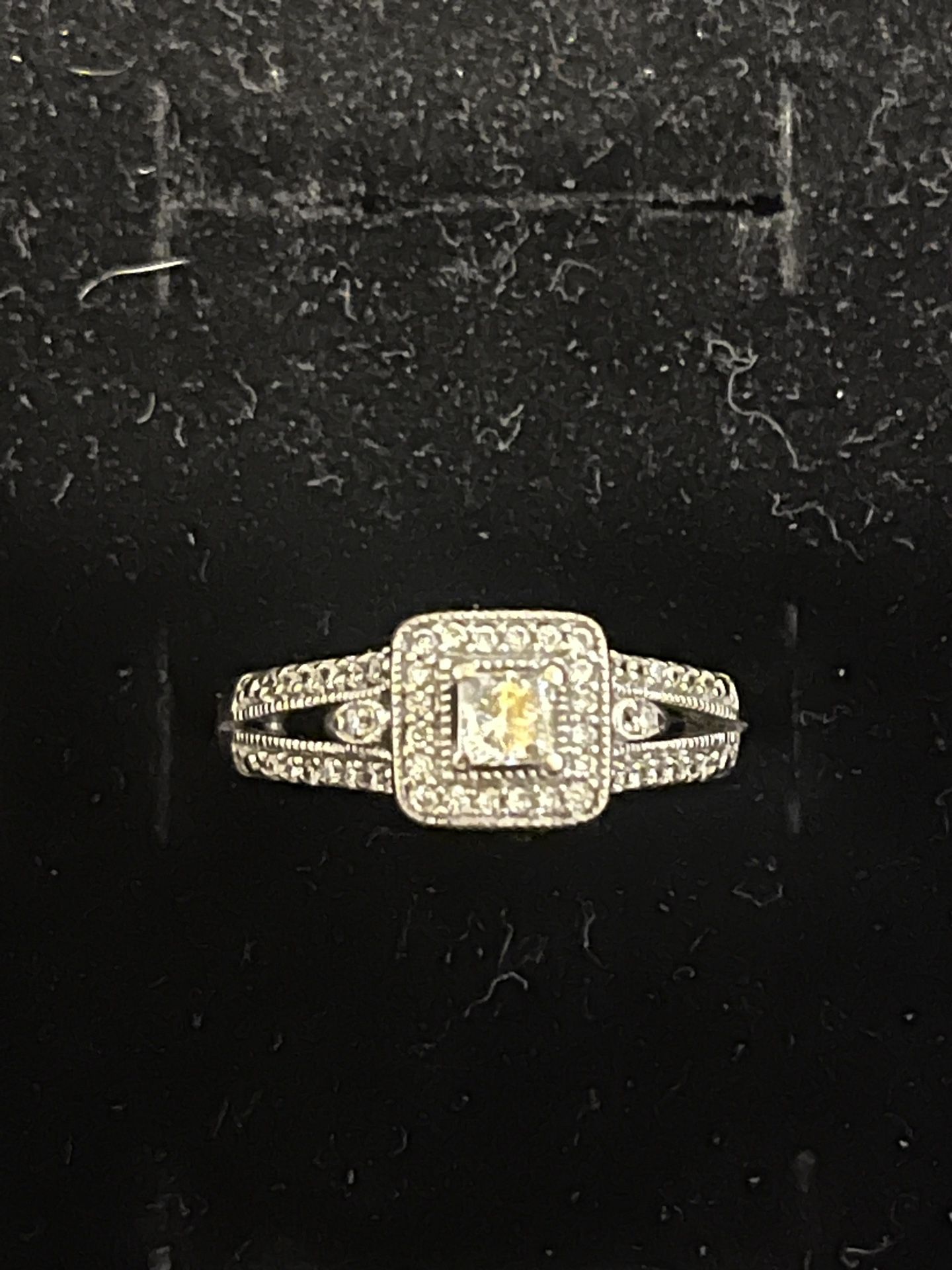 Women’s Diamond Engagement Ring
