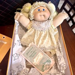 Vintage 1985’ Cabbage Patch Kids Doll Reg# 414405-82 with Birth Certificate ‘Lesley’