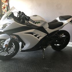 2015 Kawasaki Ninja 300 (low Miles)