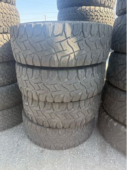 Vendo 37/12.50/R17 Toyo las 4 llantas por $260