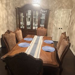Dining table /6 chairs/ Display cabinet