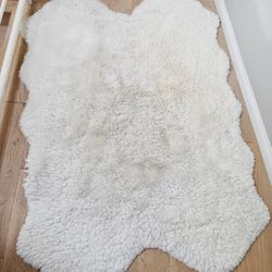 Luxury Faux Fur Sheepskin Throw Rug, Ivory