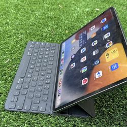 iPad Pro 12.9” 5th Gen | 128GB | w/ Apple Smart Keyboard – Excellent Condition
