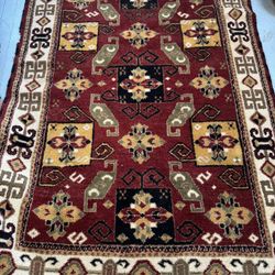 5x7 Hand Woven Wool Rug with Floral and Geometric Patterns