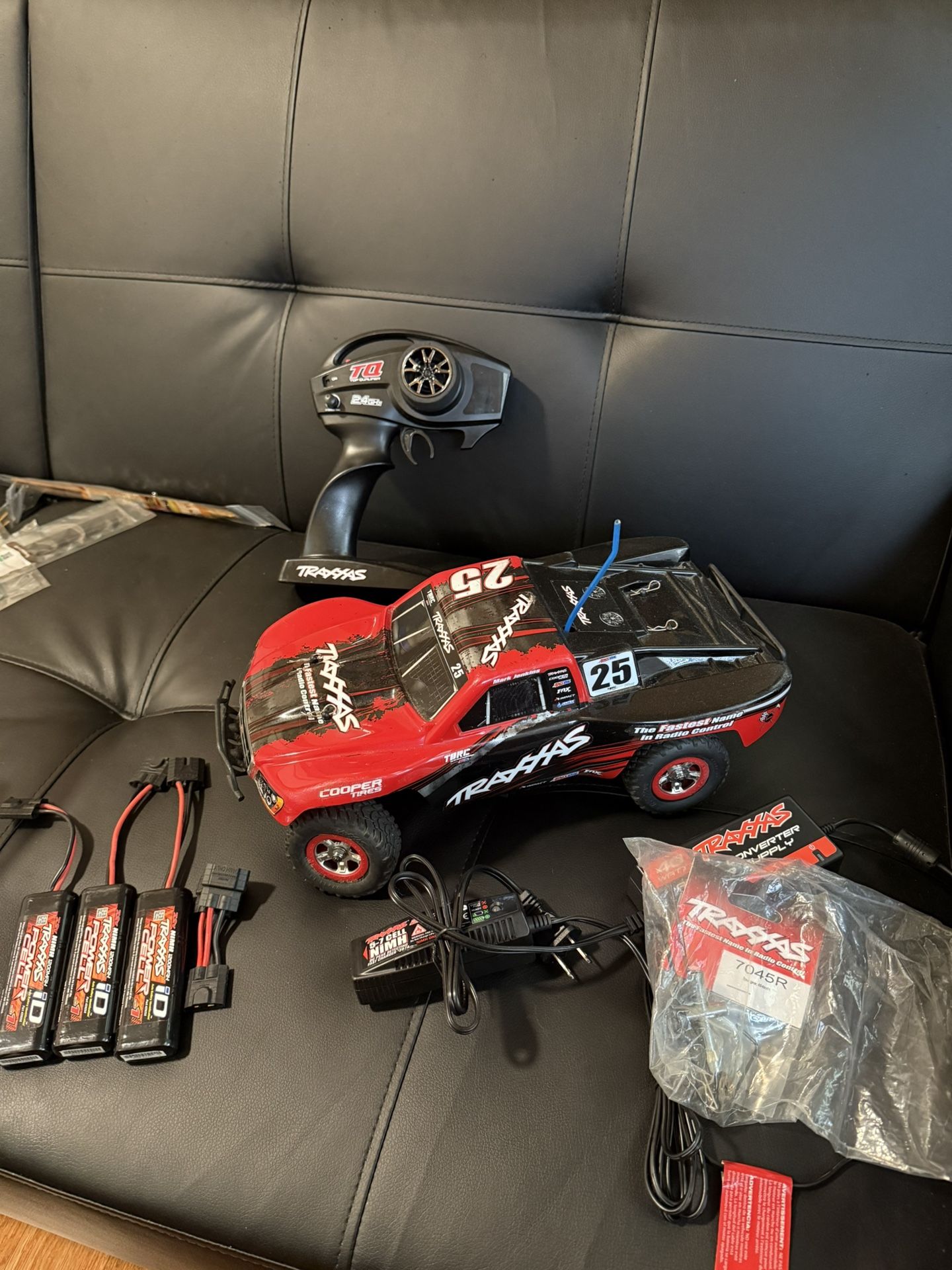 Traxxas 1/16 Slash with extra batteries charger Upgrade Parts