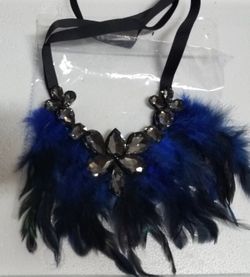Elegant Ladies Feather & Rhinestone Necklace