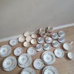 CHINA SET-PORCELIN 39 Pieces/ 2 Corning Ware dishes