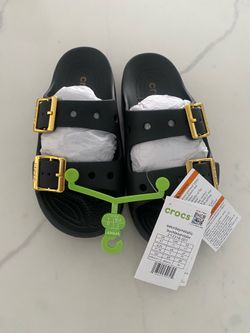 CROC SANDALS W Sz 7
