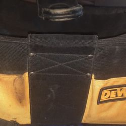 DeWalt 28 Pocket Large Tool Bag