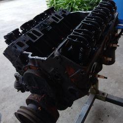 305 Chevy Engine