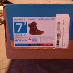 Columbia Women's Heavenly Shorty Omni-Heat Boots