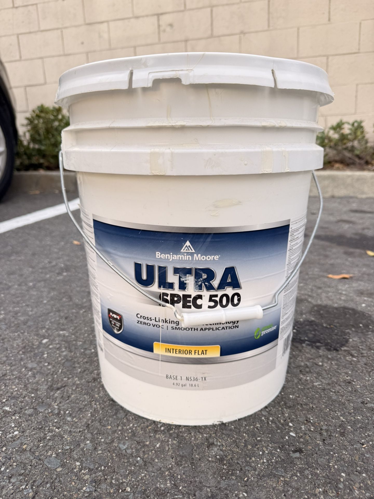 White Paint Olmos Full