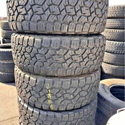 Vendo Set De Llantas Usadas 35 X 12 50 R 20 Marca Toyo