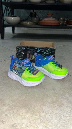 Skechers S-Lights Light Up Toddler Boy’s Tennis Shoes, Size 5