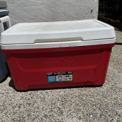 Igloo Cooler W/ Handles 