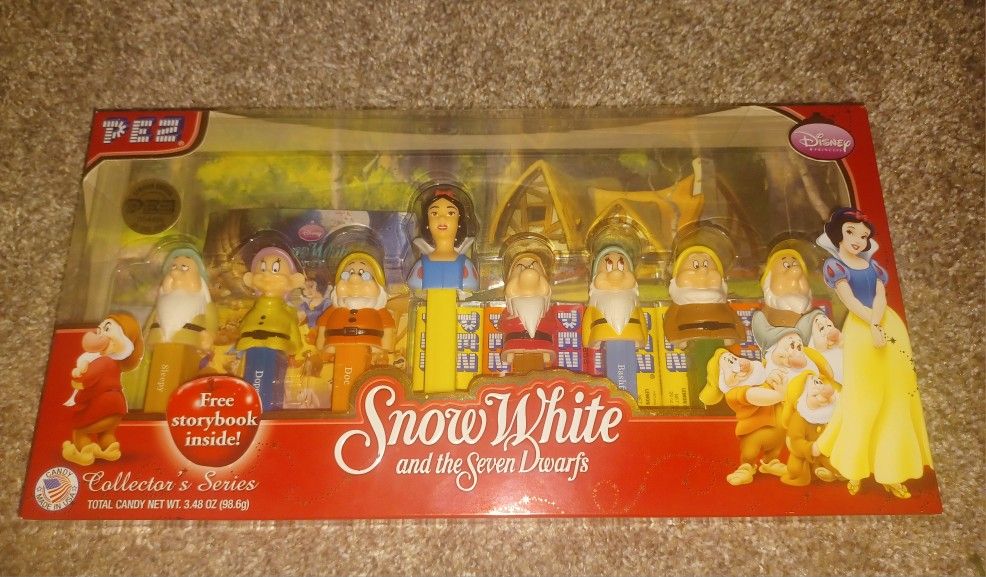 Snow white and the seven dwarfs pez gift set