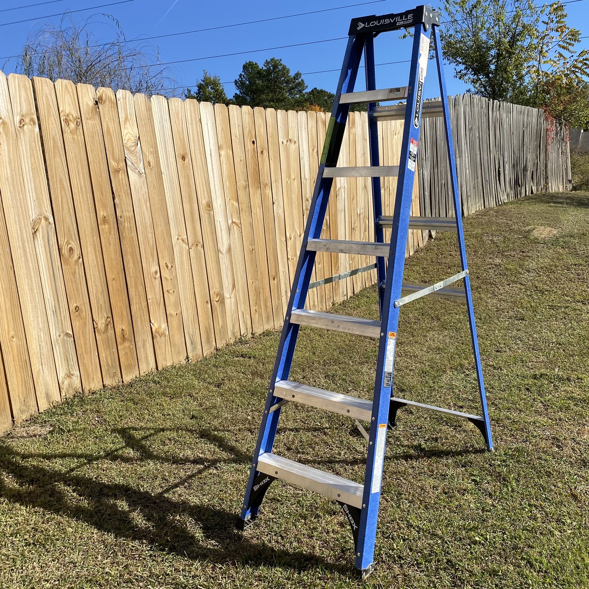 Louisville 7ft Fiberglass Step Ladder, 225-Ib Capacity