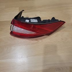  2017 2018 2019 2020 Maserati Levante Rear Right Outer Fender Taillight OEM