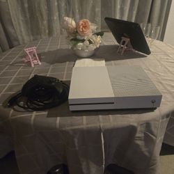 Xbox One S with Controller 