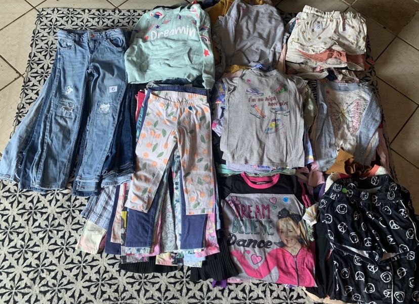 Over 100 Pieces Of Girl Second Hand Clothes For Sale Size 7 7/8 8