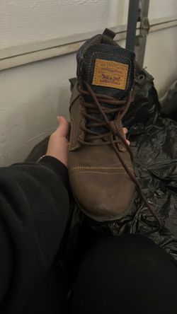 Size 7 In Men  / Men Shoes