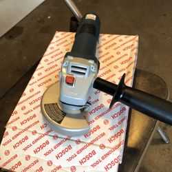 BOSH 7.5 amp Grinder 