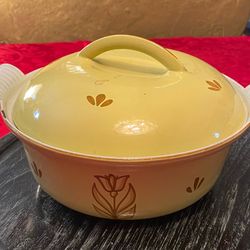 VINTAGE DUTCH OVEN MADE IN HOLLAND!!