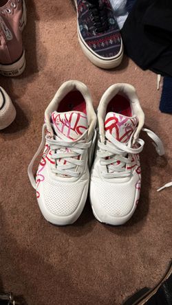 Ladies Skechers “spread the love” size 7.5