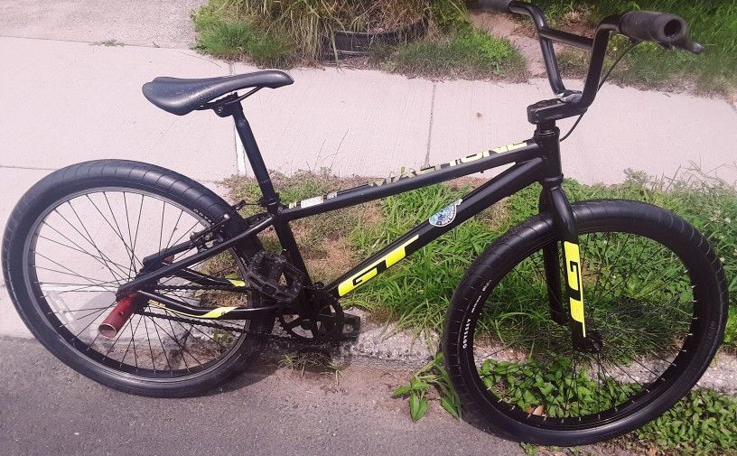 GT Bicycle } MACH ONE PRO 24 BMX Racing . Mach One Pro 24