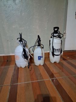 3 Pump Sprayers / Garden Sprayers – $30 for all 3