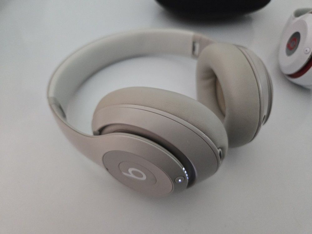 Beats By Dr Dre Studio Pro & Beats By Dr Dre Studio 2.0 Wired 