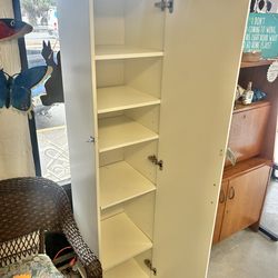 Pantry cabinet
